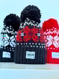 Image 2 of Obsolete Winter Bobble hat