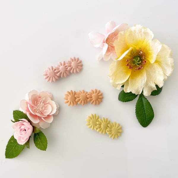 Image of Pastel Daisy Clip