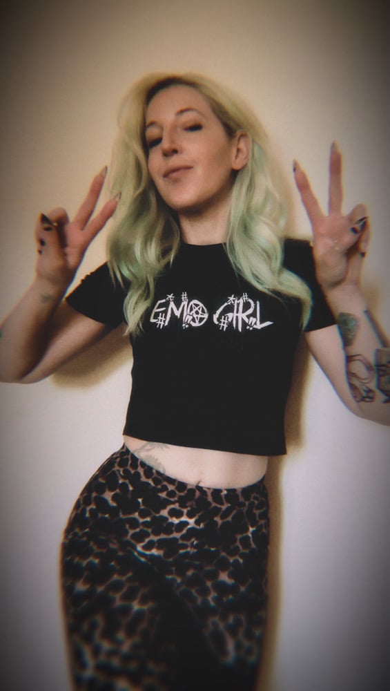 Image of EMO GIRL CROP BLACK