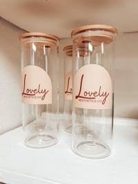 Lovely Aesthetics Co Glass Cup w/lid 20 oz