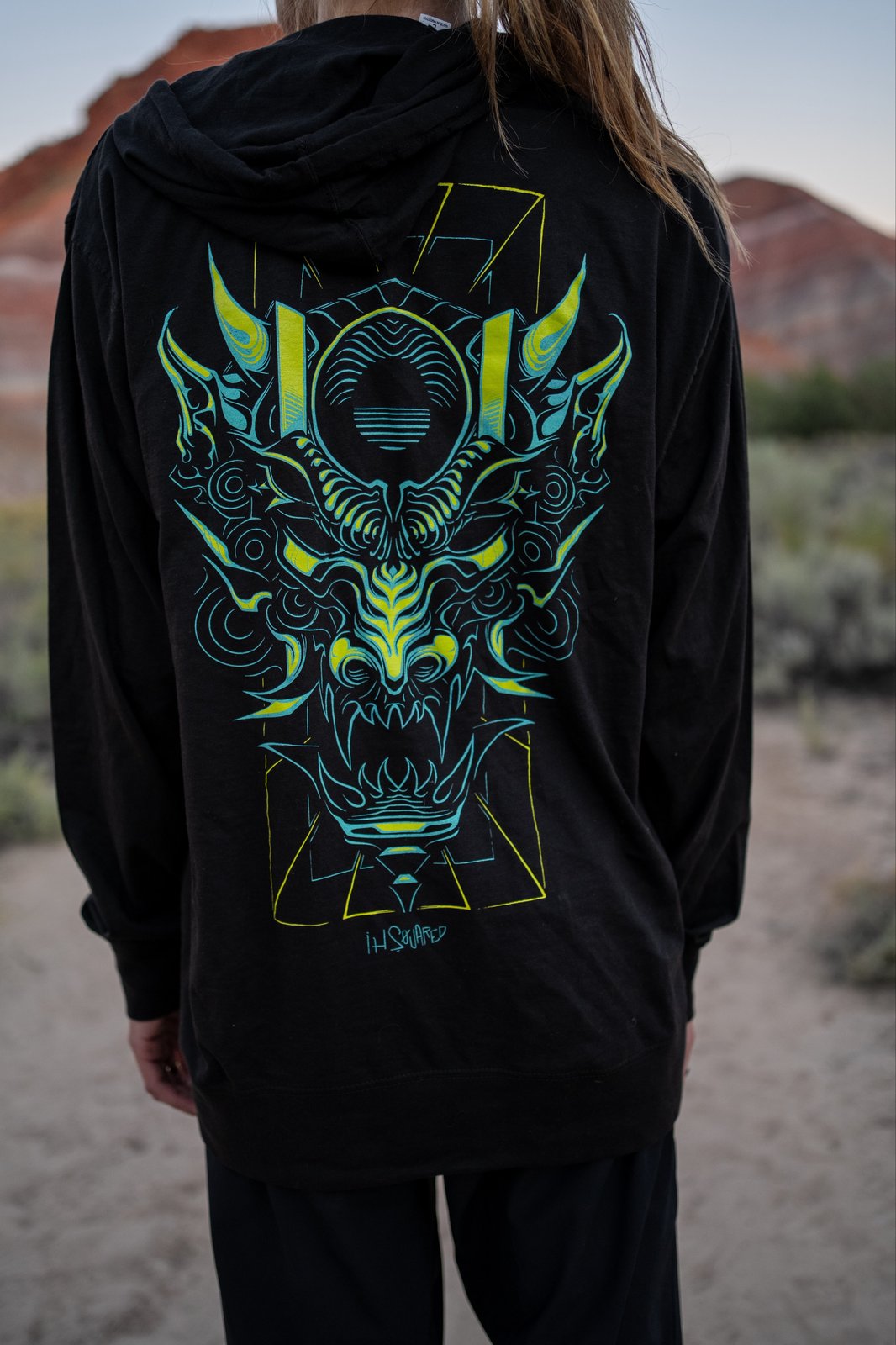 Hoodie best sale with dragon