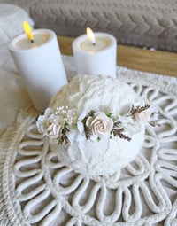 Image 2 of mini halo flowers blanc