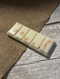 Image 2 of Mandarin and cranberry scented snap bar