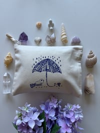 Image 1 of Trousse oiseau sous la pluie