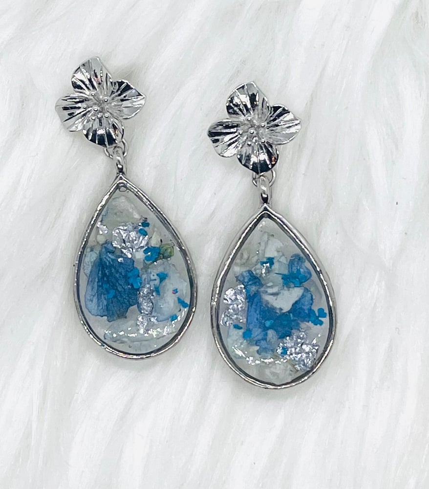 Image of BLUE HYDRANGEA FLORAL DANGLES 