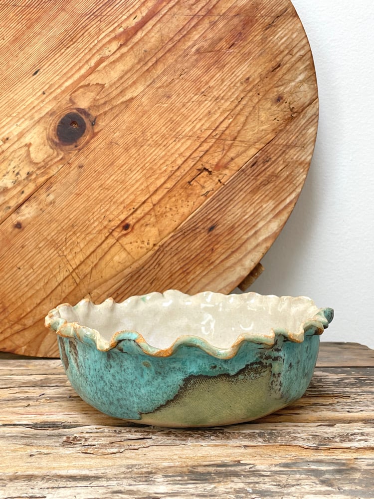 Image of SCALLOPED RIM SERVING BOWL