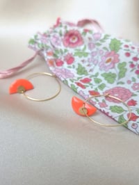 Image 2 of Créoles dorées demi cercles corail