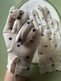 Gants vintage, blancs transparents à pois bleus