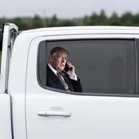 Image 3 of Trumps Car (phone) 