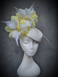 Image 2 of 'Kinsley' in White and lemon
