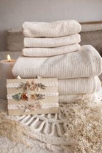 Image 4 of fond + wrap + bandeau beige naturel texturé 