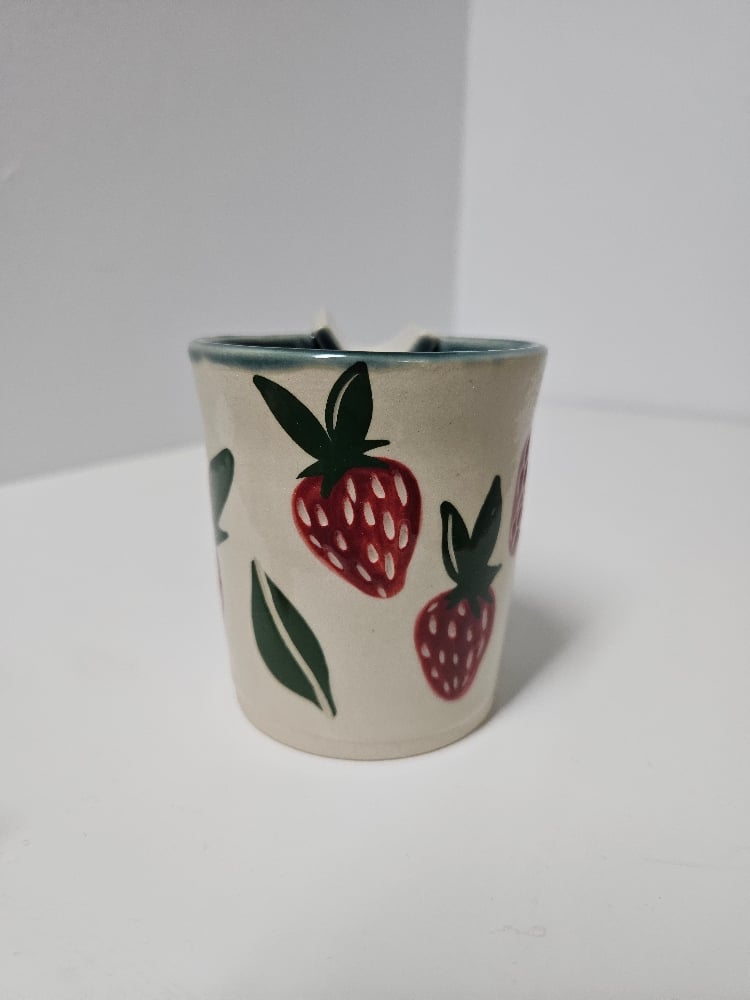 strawb joint ashtray/paint cup (3)