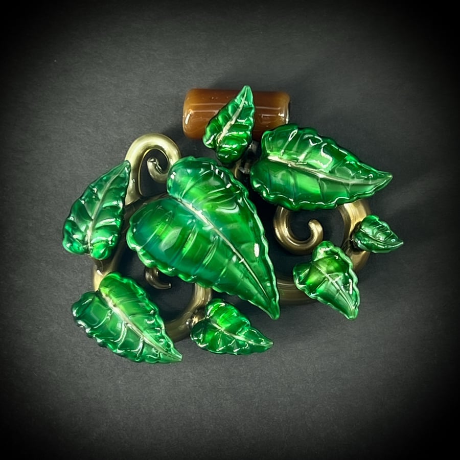 Image of 8 Emerald Leaf Vine Pendant