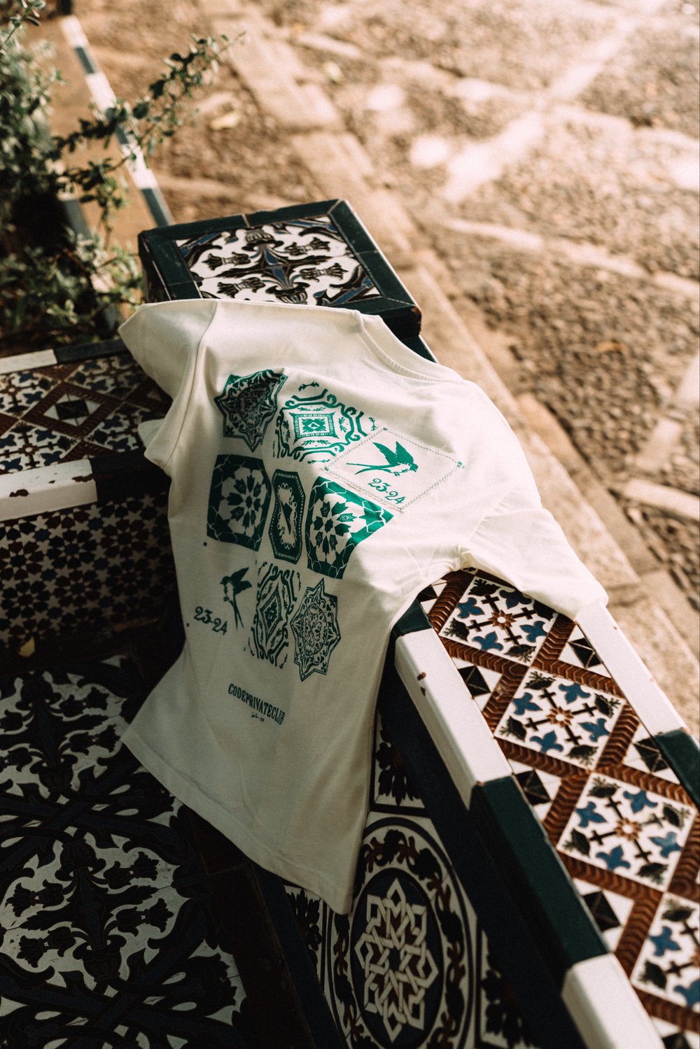 CAMISETA AZULEJOS BEIGE