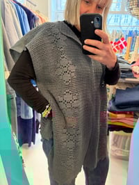 Image 8 of Daisy shirt, dark grey (one size)