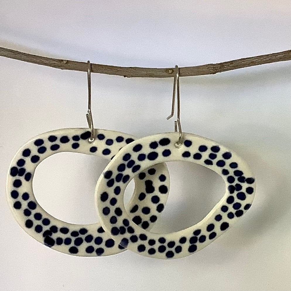 Image of Spot oval earrings