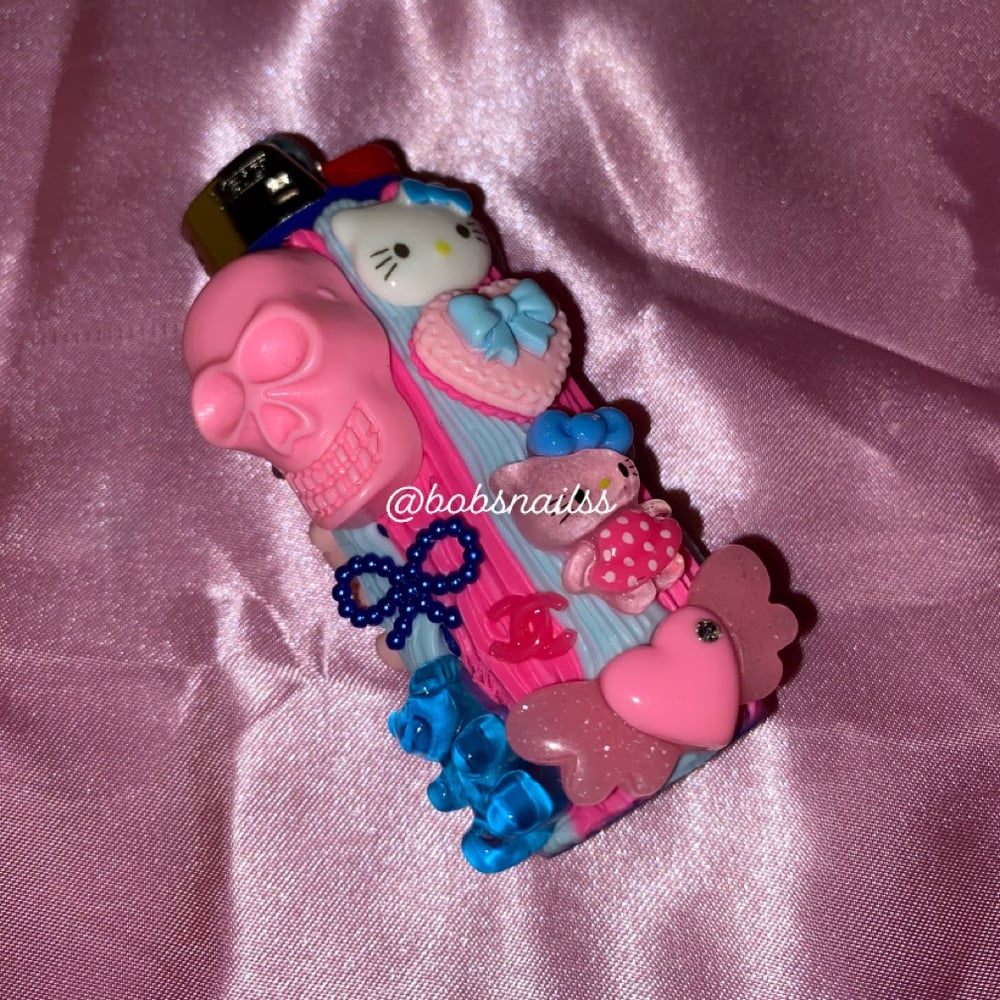 Image of 🌸💙🎀🪽💕Blue / Pink Lighter 