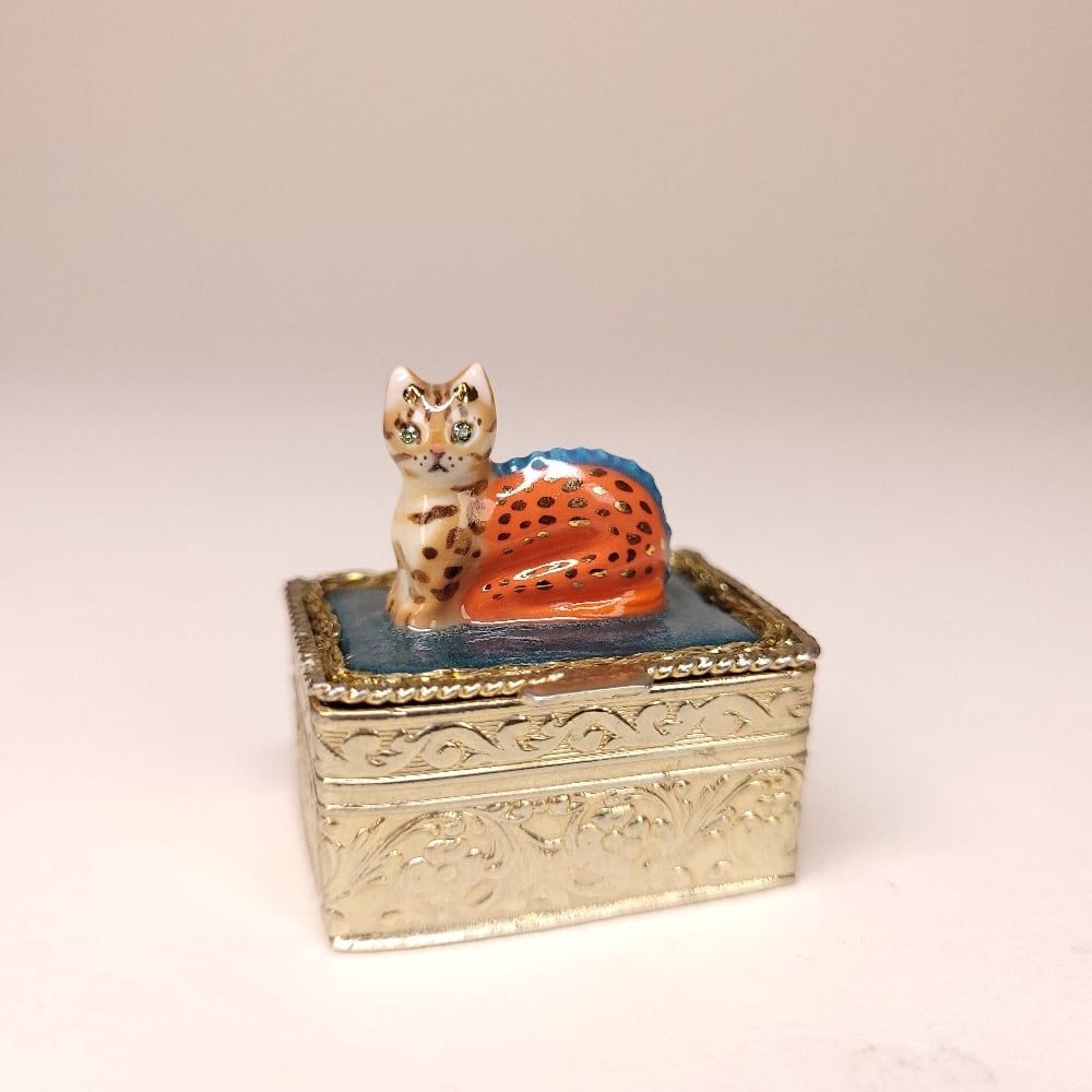 Image of Porcelain Bengal Dragon Miniature Trinket Box