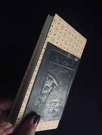 Image 2 of Faux livre en fer, porte- cartes, cache livre etc… en fer noir