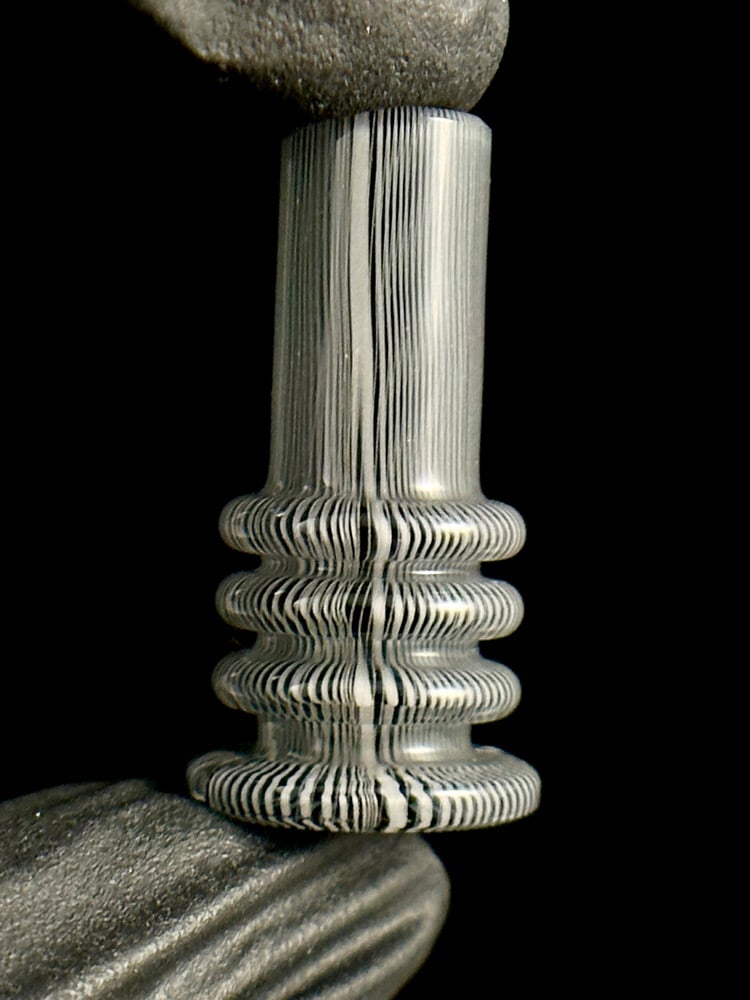 Image of Dok Glass Pivot Top - Black/White