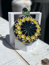 Image 4 of Queen bee