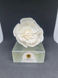 Image 4 of Flower wick reed diffuser 