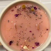 Image 3 of honeydew magnolia scented candle