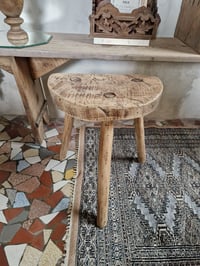 Image 2 of Le tabouret de traite 