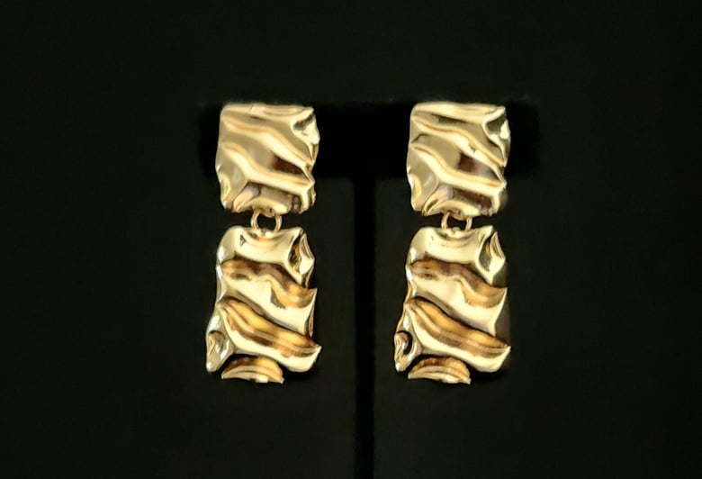 Image of Gold Wave Clip-On Earrings 