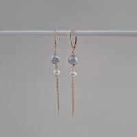 Image 3 of Boucles d'oreilles pendantes deux perles de culture 