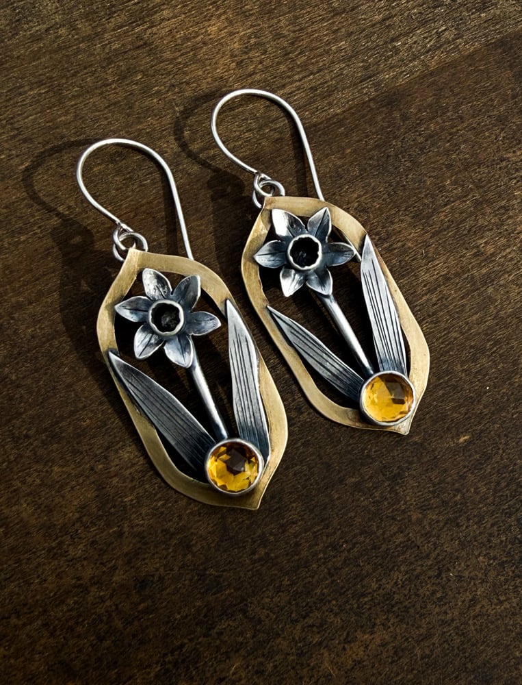 Image of Trumpets of Spring Daffodil Earrings
