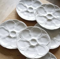 Image 2 of Lot de 10 assiettes à huîtres en porcelaine