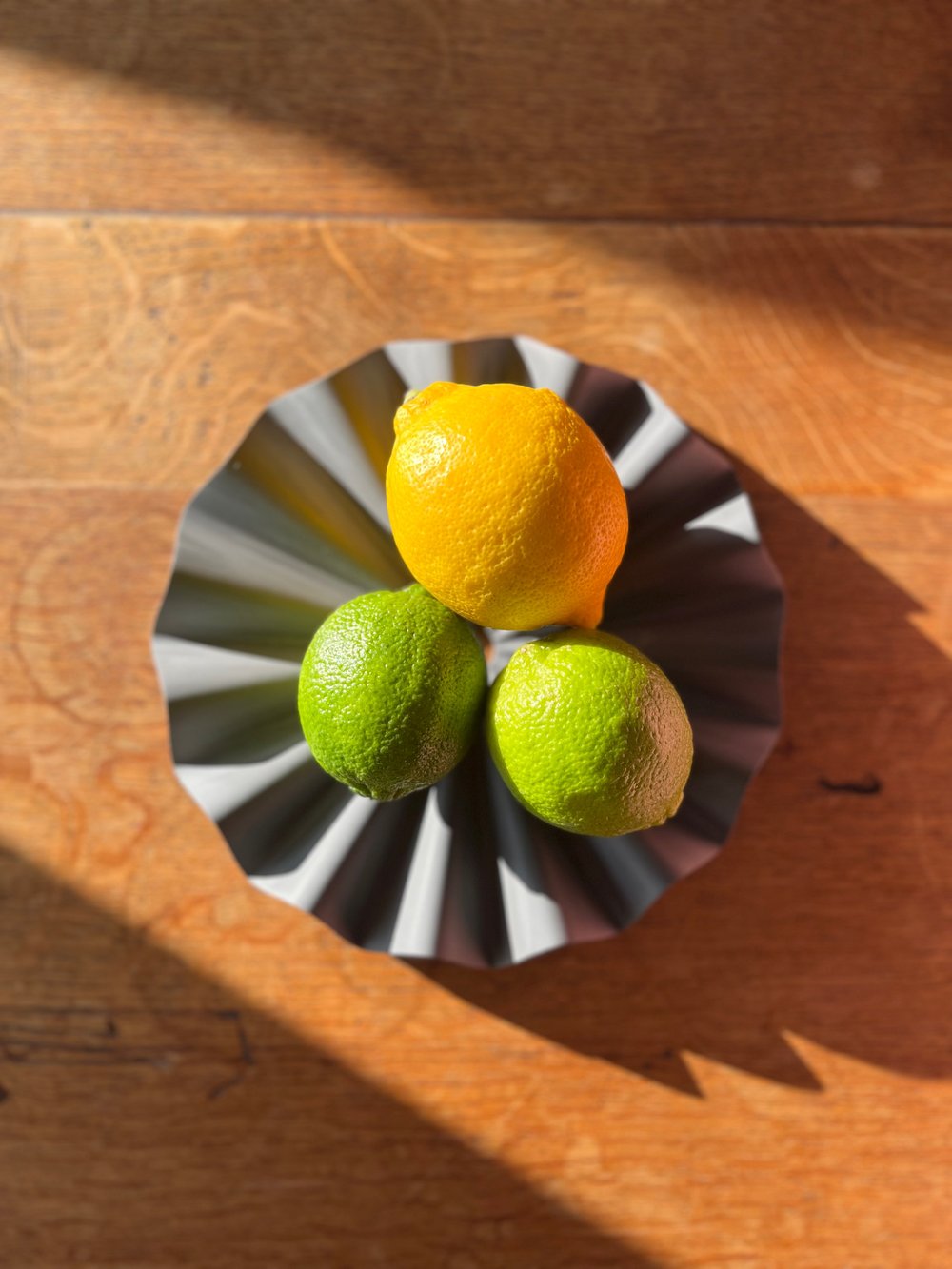 Image of Round Wavy Tray Holder 