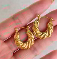 Image 3 of Vintage-twist hoop earring
