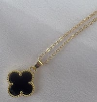 Black shape necklace 