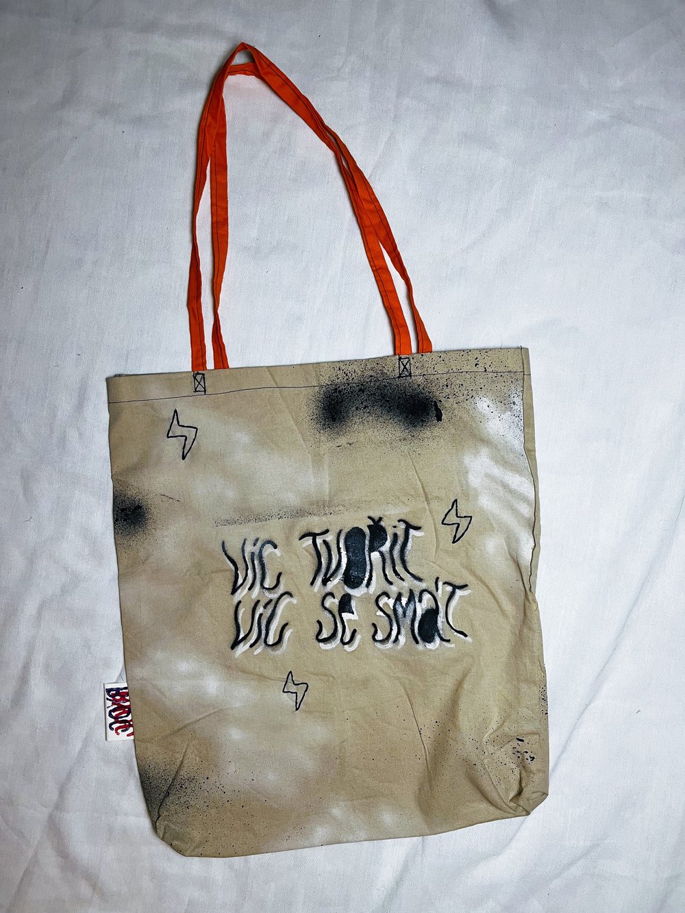 Image of spraypainted TOTEBAGS