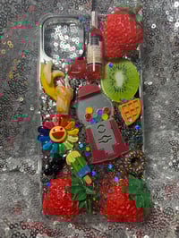 Image 2 of  5  dollar iPhone cases