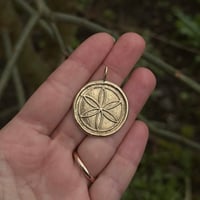 Image 1 of 9ct gold large daisy wheel pendant