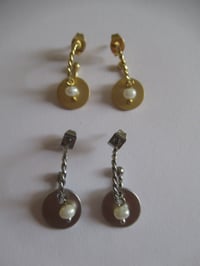 Image 9 of Kate Middleton Princess of Wales Inspired Replikate Freshwater Pearl and Disc Small Hoop Earrings