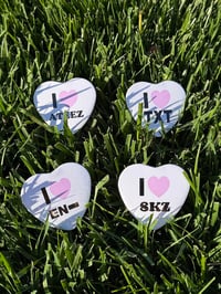 I heart (group): button pin