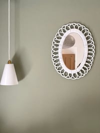 Image 1 of miroir en rotin année 60-70