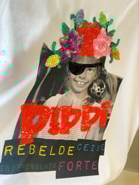 Image 2 of Camiseta bordada a man. Pippi branca con letras fluor. Varias tallas. Coret oversize.