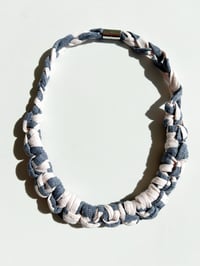 Image 2 of Collar Blanco y Gris Wish