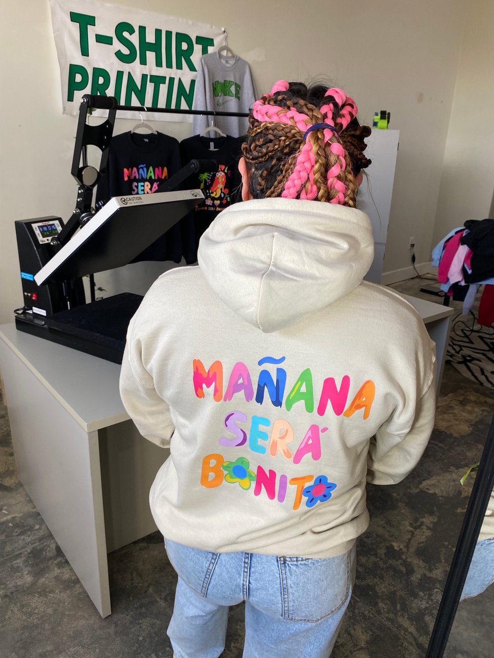 Image of HOODIE-TAN MAÑANA SERA BONITO <br><small>WAS</small> <s>$40</s></br></b>