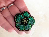 Image 5 of Broche fleurs à paillettes au choix