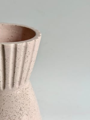 Image of Pink vase - 1