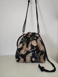 Image 3 of Bolso CAPACHA GUEPARDOS NEGRO