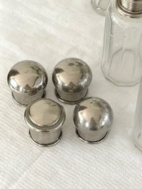 Image 10 of Ensemble ancien de flacons de toilette