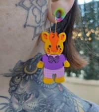Image 4 of Pendientes sylvanians jirafa