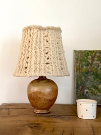 Image 1 of Lampe ceramique et abat-jour tricoté